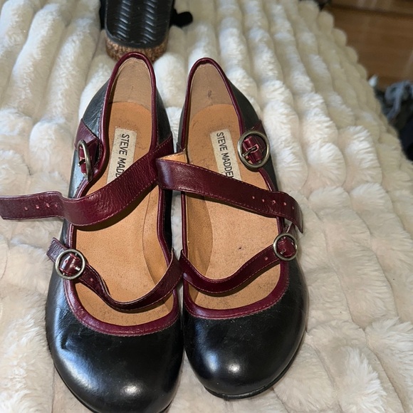Vintage size 7 Steve Madden burgundy/ black Mary Jane double strap. adjustable - Picture 1 of 5